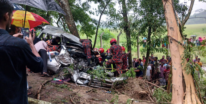 উজিরপুরে বরযাত্রীর মাইক্রো ও পরিবহন মুখোমুখি নিহত ১, আহত ১০