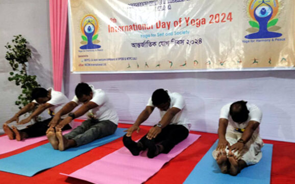 যুব সমাজ যোগ ব্যায়ামের প্রতি আগ্রহী হচ্ছে