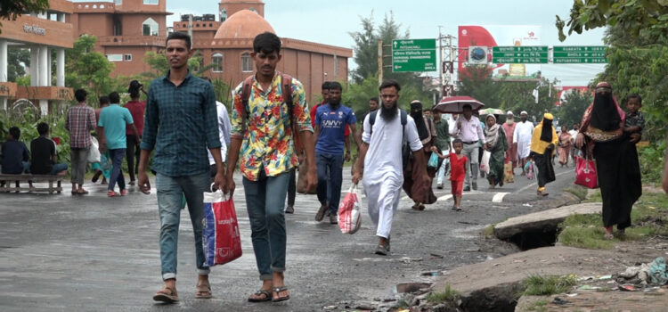 কোটা আন্দোলন : ভোগান্তিতে যাত্রীসহ সাধারণ মানুষ (ছবি)