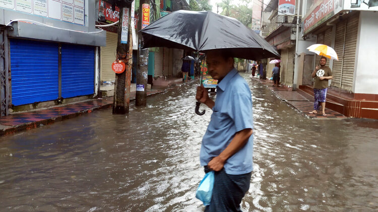 বরিশালে থেমে থেমে গুঁড়ি গুঁড়ি বৃষ্টি