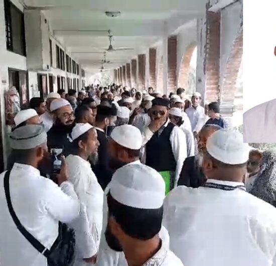 মুফতি ফয়জুল করিমের মেয়র ঘোষনার আবেদনটি খারিজ করে দিয়েছে আদালত