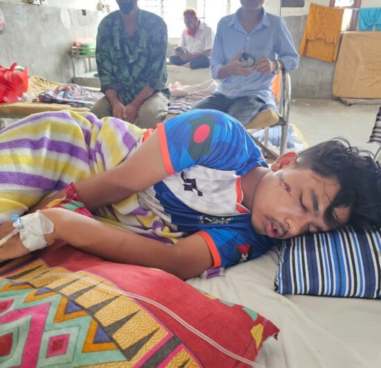 বরিশালের মুলাদীতে এইসএসসি পরীক্ষার্থীকে কুপিয়েছে কিশোর গ্যাং, ঢাকায় প্রেরণ