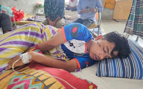 বরিশালের মুলাদীতে এইসএসসি পরীক্ষার্থীকে কুপিয়েছে কিশোর গ্যাং, ঢাকায় প্রেরণ