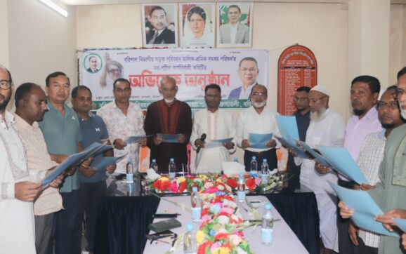 বরিশাল বিভাগীয় সড়ক পরিবহন মালিক-শ্রমিক সমন্বয় পরিষদের অভিষেক 