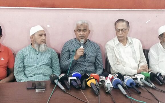 মানুষ না খেয়ে থাকে আর উপদেষ্টারা হাঁসের মাংস খেতে যান তাদের কথার প্রতি কতটা গুরুত্ব দেওয়া উচিত : আলাল