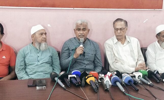 মানুষ না খেয়ে থাকে আর উপদেষ্টারা হাঁসের মাংস খেতে যান তাদের কথার প্রতি কতটা গুরুত্ব দেওয়া উচিত : আলাল