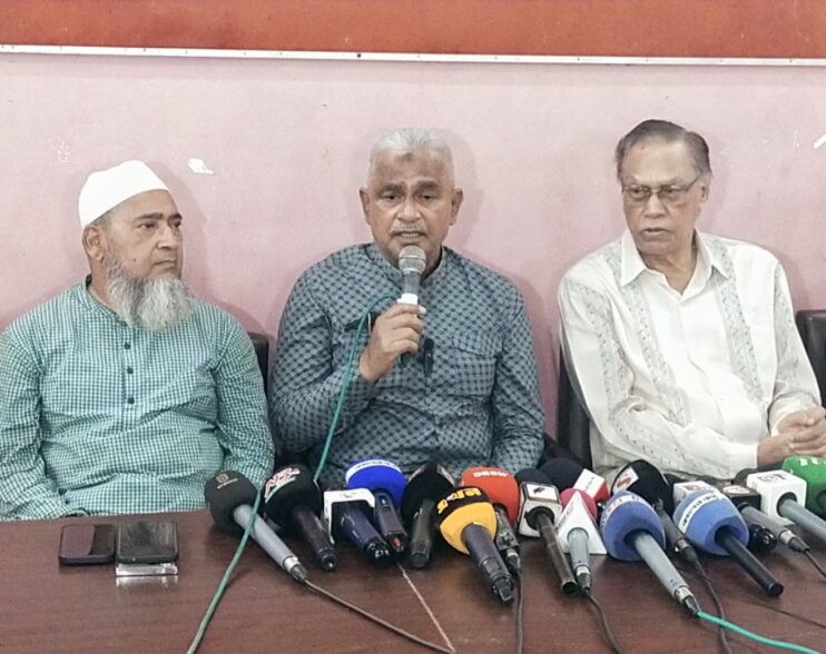 মানুষ না খেয়ে থাকে আর উপদেষ্টারা হাঁসের মাংস খেতে যান তাদের কথার প্রতি কতটা গুরুত্ব দেওয়া উচিত : আলাল