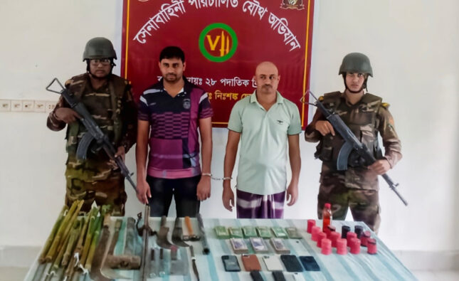 মুলাদীতে সেনাবাহিনী ও পুলিশের যৌথ অভিযানে অস্ত্র ও ককটেলসহ দুই জন গ্রেফতার