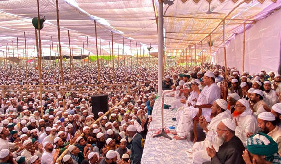 আখেরী মুনাজাতে দেশ-জাতি ও উম্মাহর শান্তি কামনার মধ্য দিয়ে চরমোনাইর মাহফিল সমাপ্তি