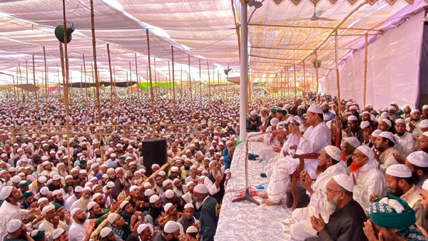 আখেরী মুনাজাতে দেশ-জাতি ও উম্মাহর শান্তি কামনার মধ্য দিয়ে চরমোনাইর মাহফিল সমাপ্তি