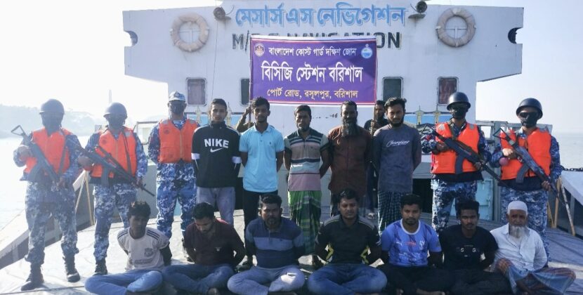 বরিশালে বিপুল পরিমাণ চোরাইকৃত কয়লা ও লাইটার ভেসেলসহ ১২ জন চোরাকারবারী আটক