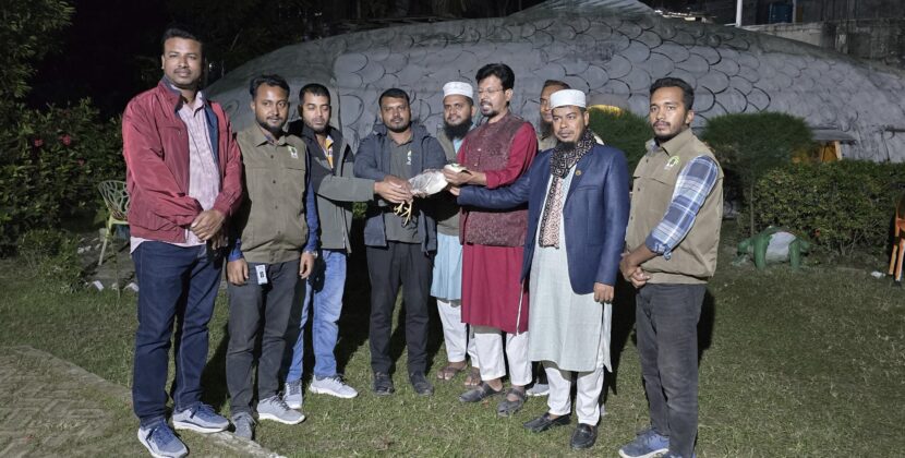 কুয়াকাটায় মুরগির দোকান থেকে আহত নিশি বক উদ্ধার, অবমুক্ত