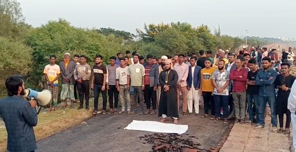 কুয়াকাটায় সড়কের ‘জানাজা’ ৩ কোটি টাকার প্রকল্পে অনিয়মের অভিযোগ