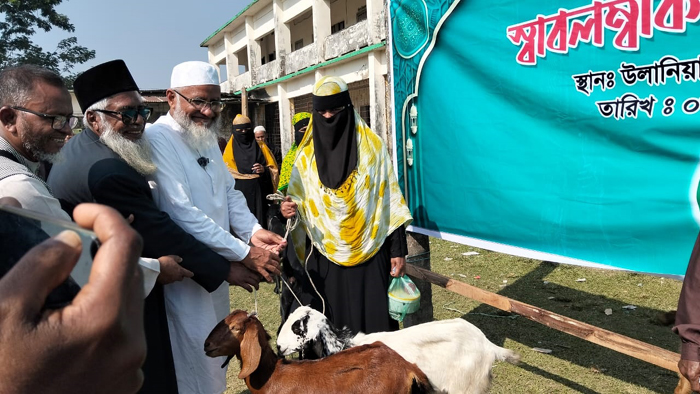 মেহেন্দিগঞ্জের ১৫ অসহায় পরিবারে ঘর ও ছাগল উপহার দিলেন দাঁড়িপাল্লার প্রার্থী মাওলানা আবদুল জব্বার