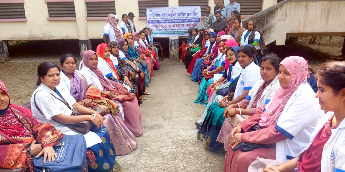উজিরপুরে পরিবার পরিকল্পনা অধিদপ্তরের নিয়োগবিধি বাস্তবায়নের দাবিতে কর্মবিরতি
