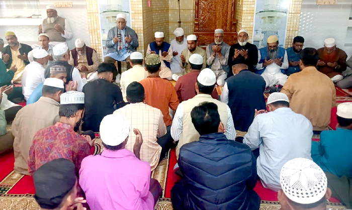 উজিরপুরে খালেদা জিয়ার রোগমুক্তি ও সুস্থতা কামনায় দোয়া মোনাজাত