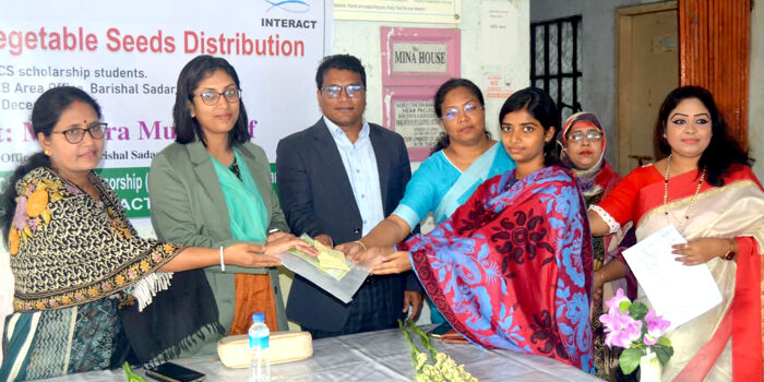 দরিদ্র শিক্ষার্থীদের মাঝে টিউশন ফি ও সবজি বীজ বিতরণ
