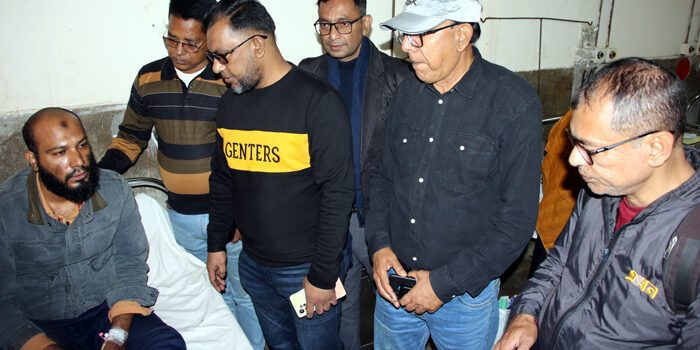 পুলিশ কনস্টেবলের হামলায় সাংবাদিক ফিরোজ মোস্তফা আহত