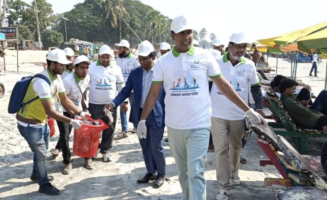 কুয়াকাটায় আন্তর্জাতিক স্বেচ্ছাসেবক দিবসে পরিস্কার পরিচ্ছন্নতা অভিযান