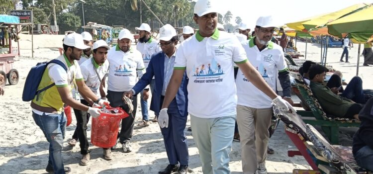 কুয়াকাটায় আন্তর্জাতিক স্বেচ্ছাসেবক দিবসে পরিস্কার পরিচ্ছন্নতা অভিযান