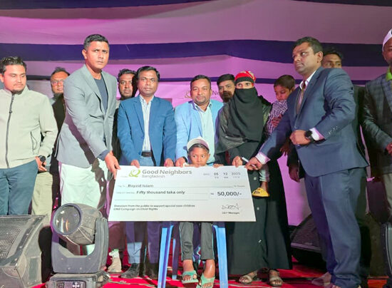 কনসার্টে দর্শকদের অনুদান, চিকিৎসার জন্য ৫০ হাজার টাকা পেল বায়েজিদ