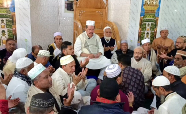 বরিশালে খালেদা জিয়ার রুহের মাগফিরাত কামনায় মসজিদে মসজিদে বিশেষ দোয়া ও মোনাজাত