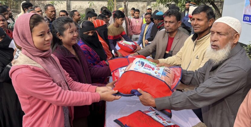 বেগম জিয়ার রুহের মাগফিরাত কামনায় কুয়াকাটায় বিএনপি নেতার শীতবস্র বিতরণ