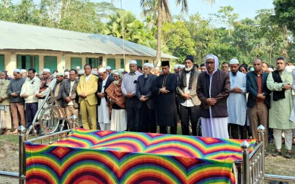 বেগম খালেদা জিয়ার জানাজায় গিয়ে মৃত্যু নিরবের পরিবারের দায়িত্ব নিলেন তারেক রহমান