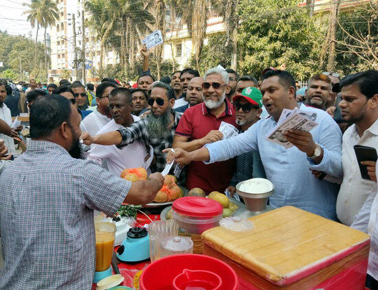 মজিবর রহমান সরোয়ারের ধানের শীষ নিয়ে ভোটারদের দ্বারে দ্বারে যুবদল নেতারা