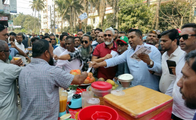 মজিবর রহমান সরোয়ারের ধানের শীষ নিয়ে ভোটারদের দ্বারে দ্বারে যুবদল নেতারা