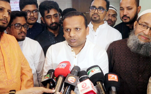 আসন্ন ঈদুল ফিতরে ঈদযাত্রায় নিরাপদ নৌপথে জোর দিচ্ছে সরকার : নৌ প্রতিমন্ত্রী